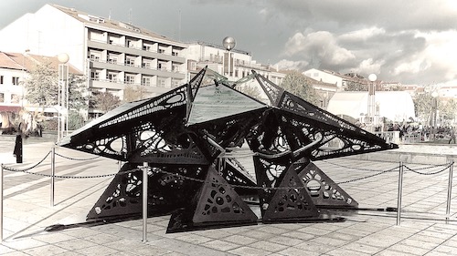 Structure designed to purify the air in open spaces